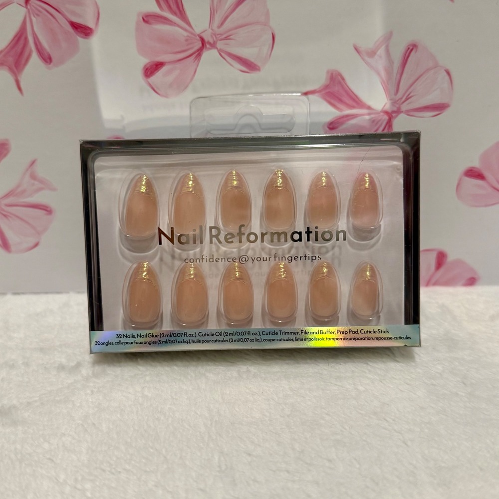 Nail Reformation Press On Nails‎ Almond Shape Nude Gold Accent 32 Piece Kit